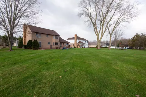 Exterior - 3281 Fieldstone, Flushing, MI 48433 photo 3 of 10