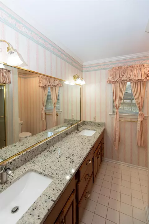 Bath - 3281 Fieldstone, Flushing, MI 48433 photo 8 of 14