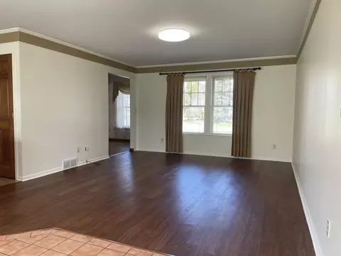 Living - 3281 Fieldstone, Flushing, MI 48433 photo 7 of 7
