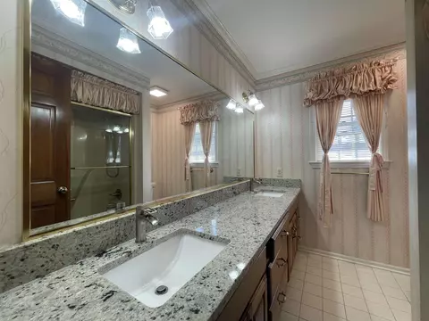 Bath - 3281 Fieldstone, Flushing, MI 48433 photo 7 of 14