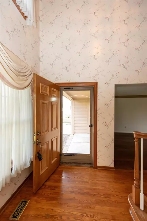 Entry Way - 3281 Fieldstone, Flushing, MI 48433 photo 4 of 4