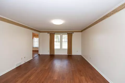 Living - 3281 Fieldstone, Flushing, MI 48433 photo 5 of 7
