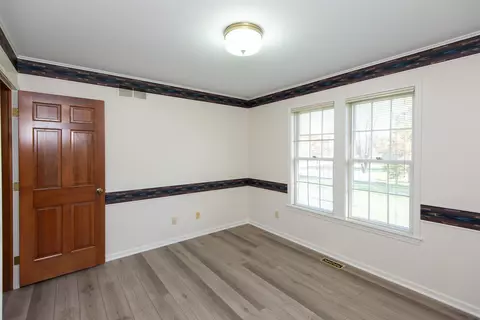 Bedroom - 3281 Fieldstone, Flushing, MI 48433 photo 5 of 9