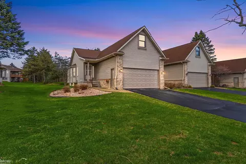 149 Creekwood, Linden, MI 48451