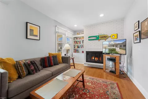 Living - 1330 Beaconsfield, Grosse Pointe, MI 48230 photo 2 of 3