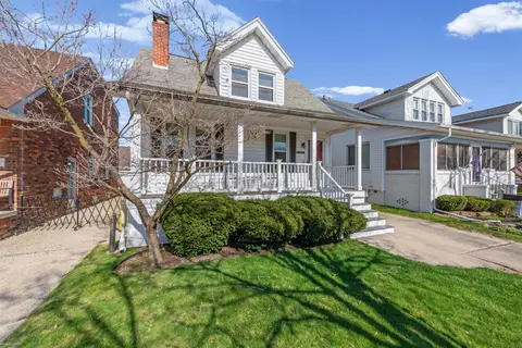 Exterior - 1330 Beaconsfield, Grosse Pointe, MI 48230 photo 4 of 5