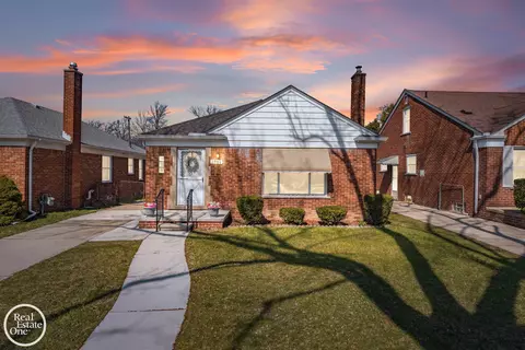 1988 Hollywood, Grosse Pointe Woods, MI 48236