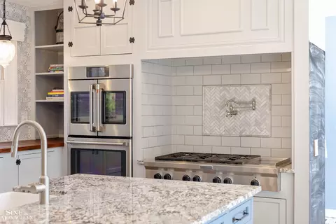 Kitchen - 334 University, Grosse Pointe, MI 48236 photo 4 of 8