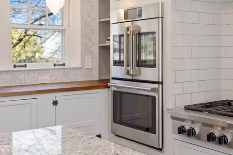 Kitchen - 334 University, Grosse Pointe, MI 48236 photo 5 of 8