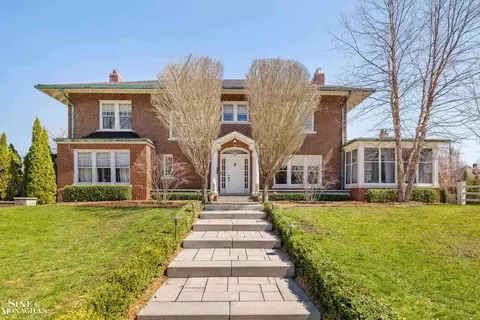 334 University, Grosse Pointe, MI 48236