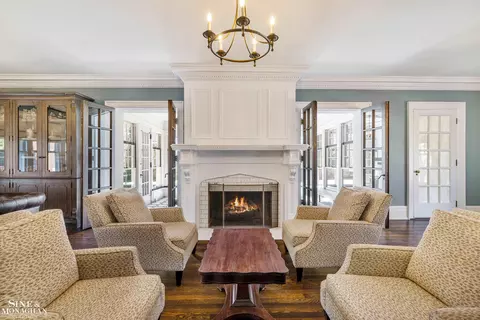 Living - 334 University, Grosse Pointe, MI 48236 photo 4 of 6