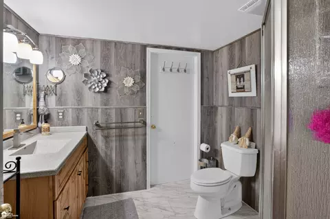 Bath - 99 Elmwood, Leonard, MI 48367 photo 2 of 3