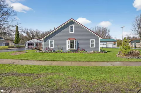 99 Elmwood, Leonard, MI 48367