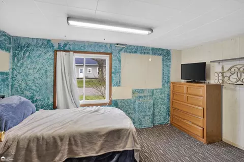 Bedroom - 99 Elmwood, Leonard, MI 48367 photo 5 of 9