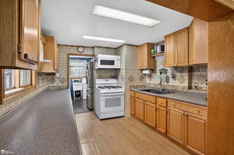 Kitchen - 99 Elmwood, Leonard, MI 48367 photo 2 of 6