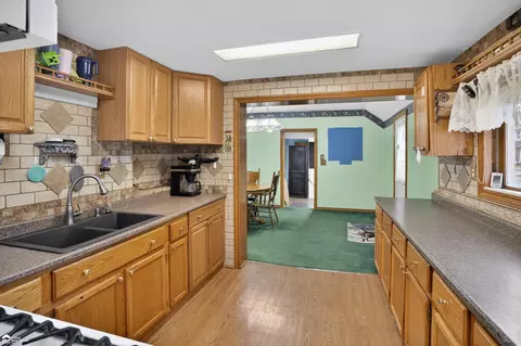 Kitchen - 99 Elmwood, Leonard, MI 48367 photo 5 of 6