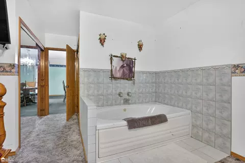 Bath - 99 Elmwood, Leonard, MI 48367 photo 1 of 3