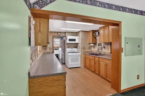 Kitchen - 99 Elmwood, Leonard, MI 48367 photo 6 of 6