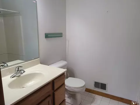Bath - 11581 Dixon, Monroe, MI 48161 photo 1 of 3
