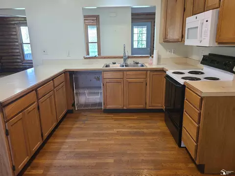 Kitchen - 11581 Dixon, Monroe, MI 48161 photo 2 of 3
