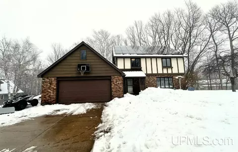 1041 Allouez, Marquette, MI 49855