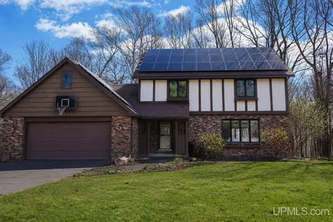 1041 Allouez, Marquette, MI 49855