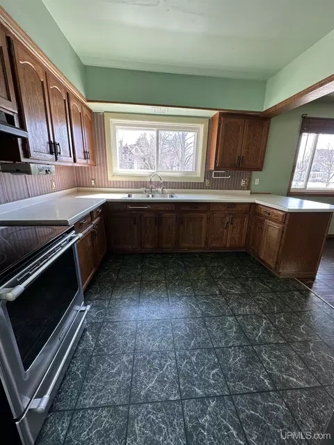 Kitchen - 429 S 7th, Escanaba, MI 49829 photo 1 of 4