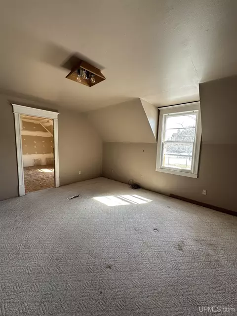 Bedroom - 429 S 7th, Escanaba, MI 49829 photo 2 of 5