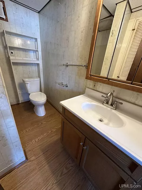 Bath - 429 S 7th, Escanaba, MI 49829 photo 2 of 4