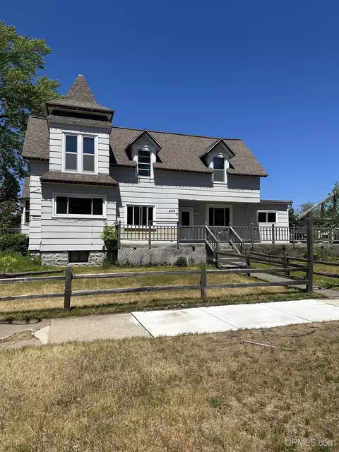 429 S 7th, Escanaba, MI 49829