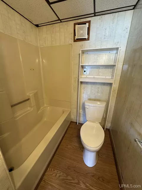 Bath - 429 S 7th, Escanaba, MI 49829 photo 1 of 4