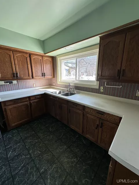 Kitchen - 429 S 7th, Escanaba, MI 49829 photo 2 of 4