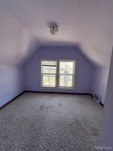 Bedroom - 429 S 7th, Escanaba, MI 49829 photo 3 of 5