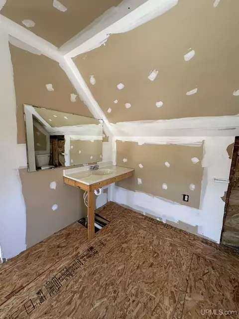 Bath - 429 S 7th, Escanaba, MI 49829 photo 3 of 4