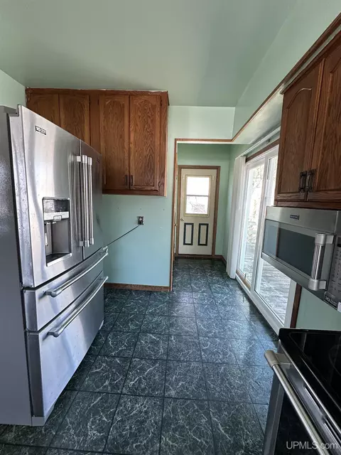 Kitchen - 429 S 7th, Escanaba, MI 49829 photo 4 of 4