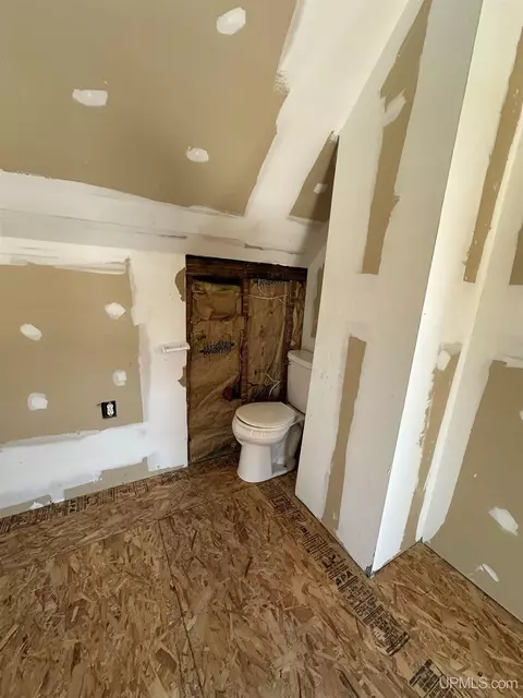 Bath - 429 S 7th, Escanaba, MI 49829 photo 4 of 4