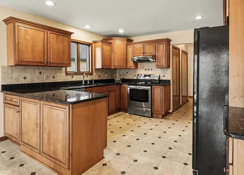 Kitchen - 52415 Ridgeway, Macomb, MI 48042 photo 2 of 3