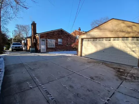 Exterior - 1000 Vernier, Grosse Pointe Woods, MI 48236 photo 3 of 3