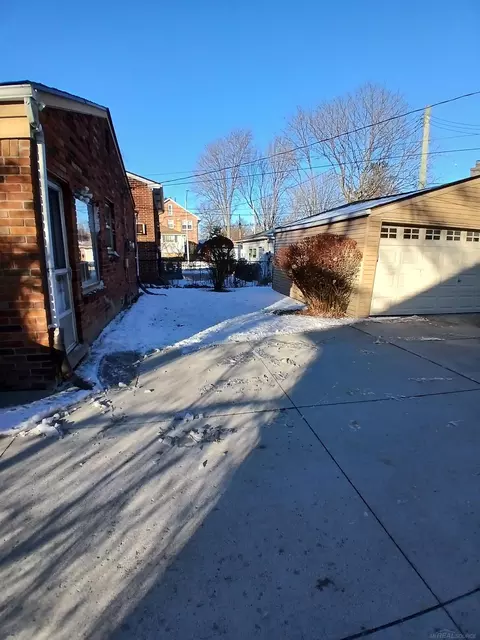 Exterior - 1000 Vernier, Grosse Pointe Woods, MI 48236 photo 2 of 3