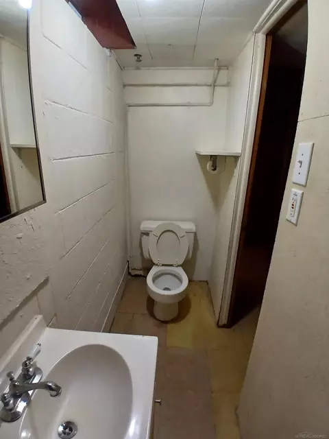 Bath - 1000 Vernier, Grosse Pointe Woods, MI 48236 photo 3 of 3