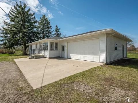 1932 W Albain, Monroe, MI 48161