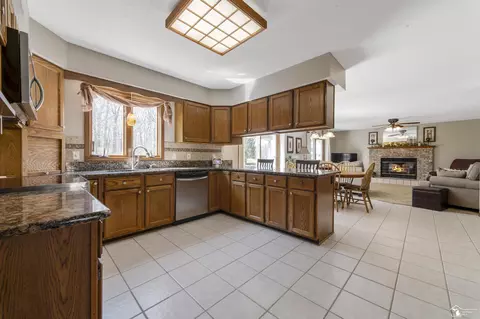Kitchen - 1615 Northridge, Monroe, MI 48162 photo 4 of 5