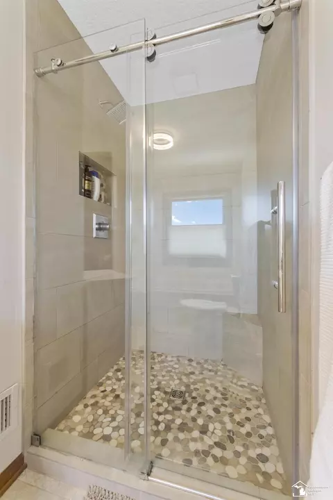 Bath - 1615 Northridge, Monroe, MI 48162 photo 4 of 11