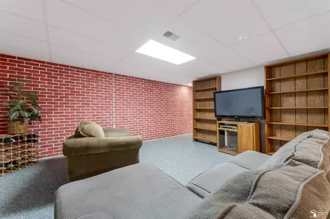 Living - 1615 Northridge, Monroe, MI 48162 photo 5 of 6