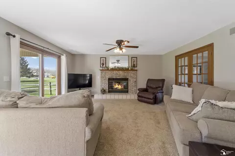 Living - 1615 Northridge, Monroe, MI 48162 photo 4 of 6