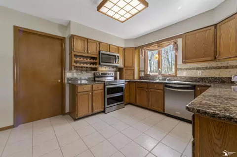 Kitchen - 1615 Northridge, Monroe, MI 48162 photo 2 of 5