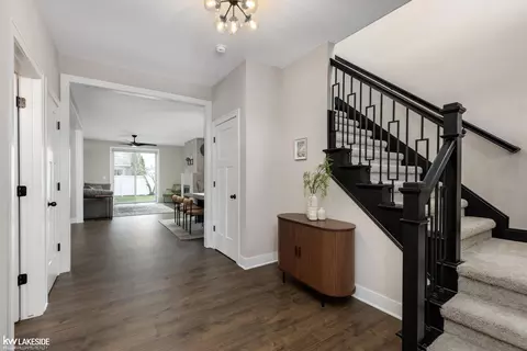 Entry Way - 27 Tecumseh, Clawson, MI 48017 photo 2 of 3
