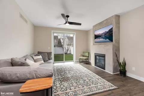 Living - 27 Tecumseh, Clawson, MI 48017 photo 3 of 3