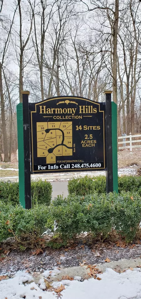 750 E Harmony Hls, Oxford, MI 48371