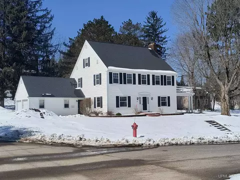 203 N 8th, Iron River, MI 49935